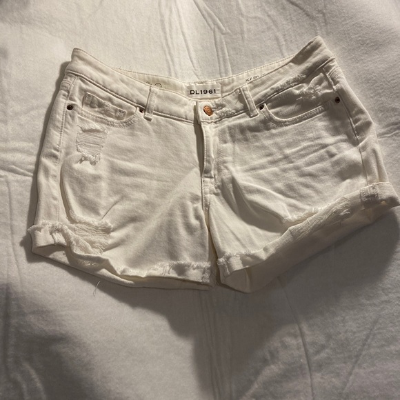 DL1961 Karlie Boyfriend Short - Picture 1 of 2